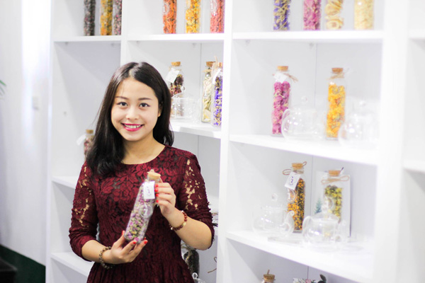 
Cô chủ nhỏ Mỹ Linh mong muốn đưa trà hoa trở thành văn hoá thưởng trà mới tại Việt Nam
