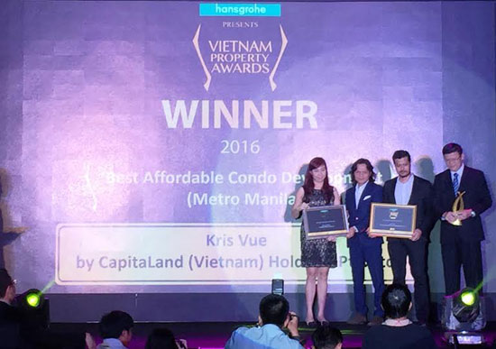 Đại diện TNR Holdings nhận giải tại sự kiện BĐS được mong đợi nhất “Vietnam Property Awards 2016”