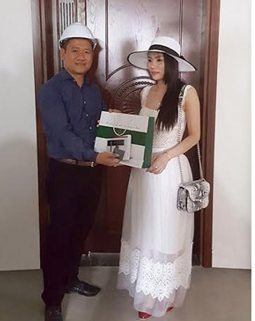 Chị Nguyễn Thị Hương - khách hàng đầu tiên nhận bàn giao căn hộ D’. Le Pont D’or – Hoàng Cầu.