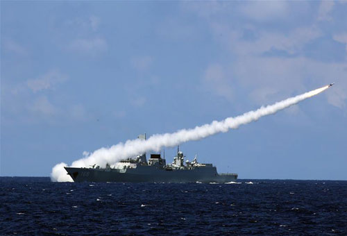 Trung Quốc rầm rộ kéo quân ra Biển Đông tập trận bắn đạn thật trái phép