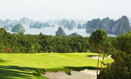  View đẹp như tranh của sân golf FLC Hạ Long