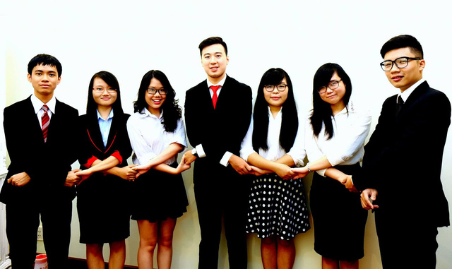 
Linh và các thành viên đồng sáng lập Tổ chức hợp tác thanh niên Việt Nam - VYCO.
