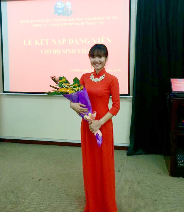 
Năm thứ 4 ĐH, Thu Trang đã được kết nạp vào Đảng.
