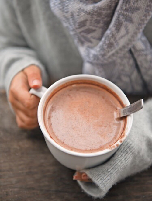 Uống một cốc chocolate nóng mỗi ngày để