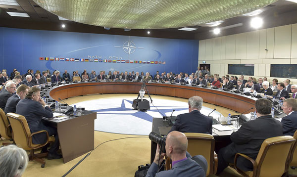 NATO bàn cách cải thiện quan hệ với Nga