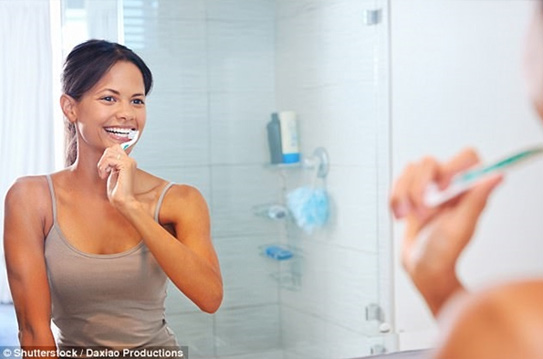 Muốn bảo vệ sức khỏe răng miệng, hãy chải răng bằng nước ấm