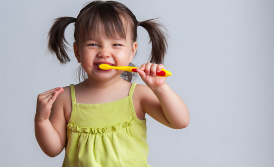 Phương pháp đơn giản của ông bố Nhật giúp con răm rắp đi đánh răng mỗi tối